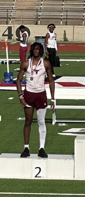 CONGRATULATIONS TO @Dfantroy009 for finishing 2nd and qualifying for regionals in the 110m hurdles‼️ #LetsGetToState #SteersUp🤘🏽