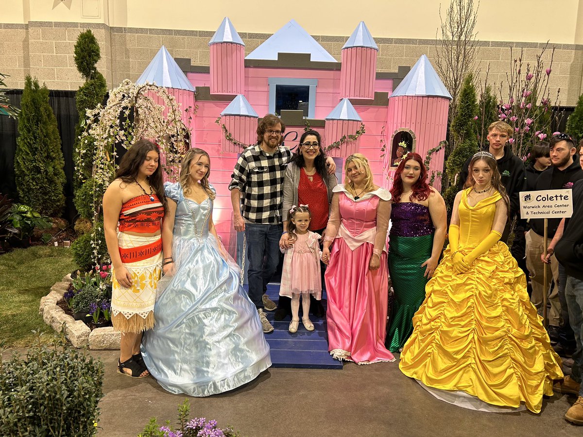 WarwickCTC's tweet photo. The Construction Trades and Electrical program collaborated with Rosemary’s Wish Kids, Wish Houses, building and wiring a beautiful play house, for a very special young lady ♥️ https://t.co/fq6hcfd4V4