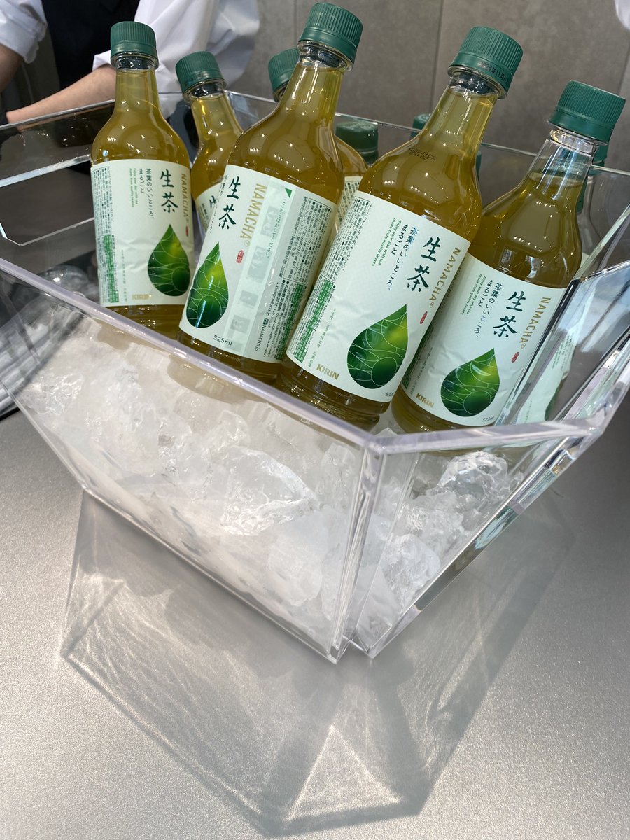 disdreamworld's tweet photo. お散歩してたら素敵な試飲をさせてもらった！
美味しい氷で飲むお茶は美味しいね🫶🏻

#生茶　#greenteastand https://t.co/FjUhIPSMFf