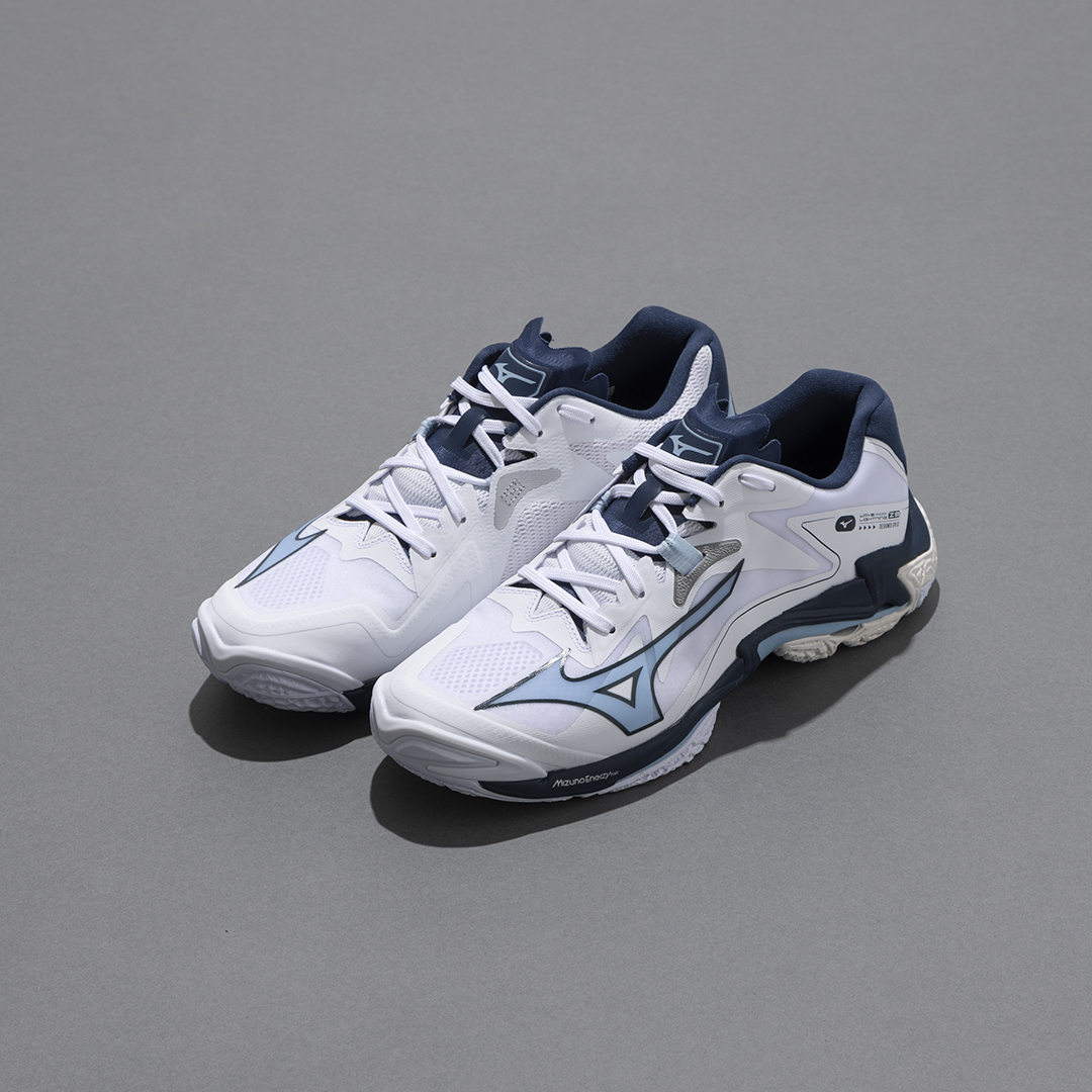 MIZUNO_VOLLEY's tweet photo. より高く跳び、より速く動くための武器にして
超えられなかった壁を打ち破れ。
WAVE LIGHTNING Z8 ⚡
https://t.co/9Yh64OvmSG
#ミズノ #バレーボール #mizuno #WAVELIGHTNINGZ8 #WAVELIGHTNING #ウエーブライトニング https://t.co/UjzK5HaIg9