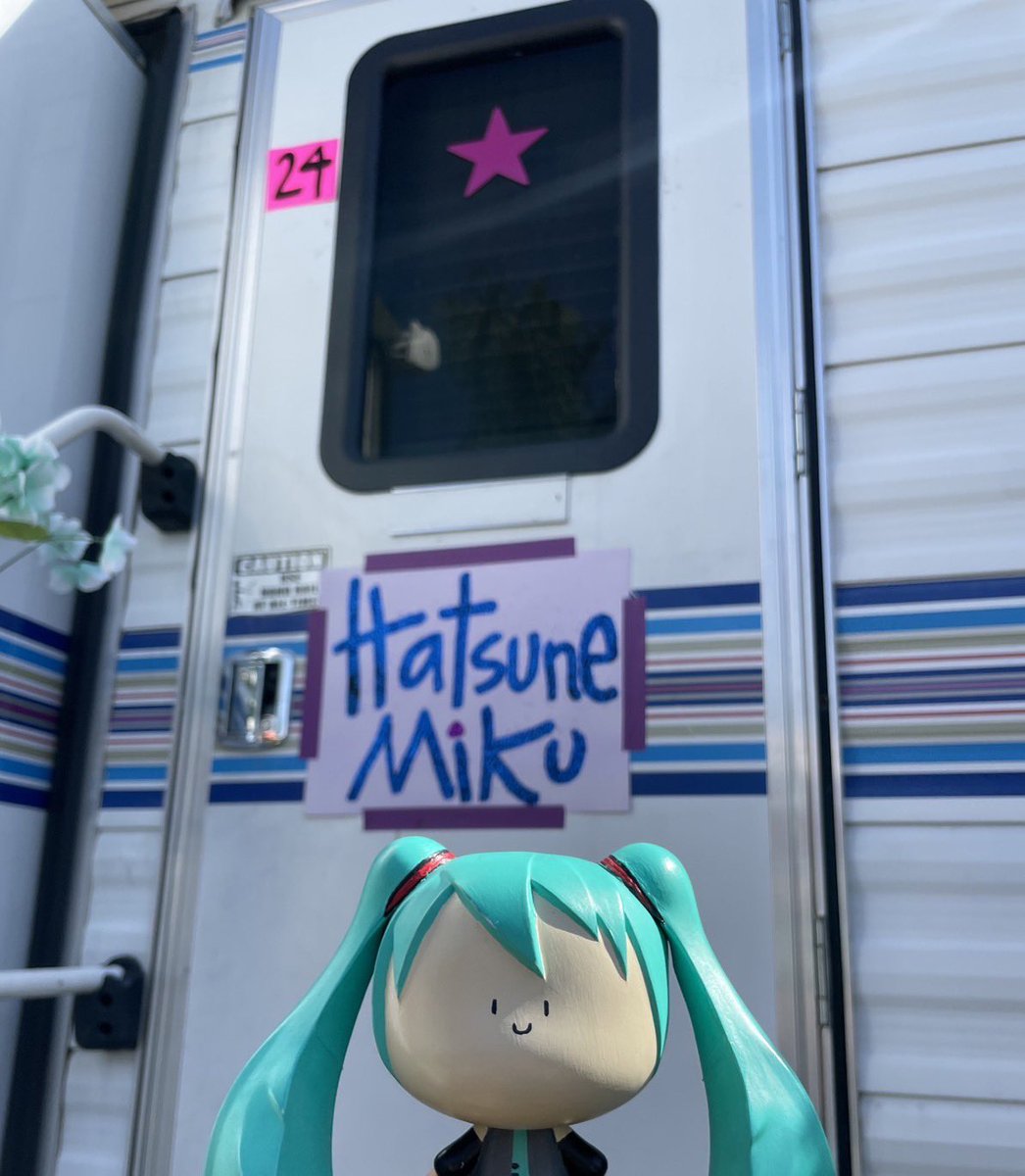 cfm_miku_en's tweet photo. \ HATSUNE MIKU @coachella🌵/
‘u’ Miku found her trailer 💙 
See you at 9:50pm PDT on Mojave Stage!
📺Livestream: https://t.co/1jJlDgrgM7
#HatsuneMiku #Mikuchella https://t.co/cbdHIe2Pd1