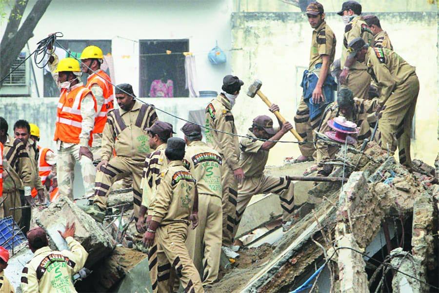 In this era of selfishness,when no body has time for others.
The volunteers of dera sacha sauda are always ready for welfare works.
They reaches at the damaged places and serves for humanity with the guidance of Saint Dr MSG Insan. #DisasterManagement