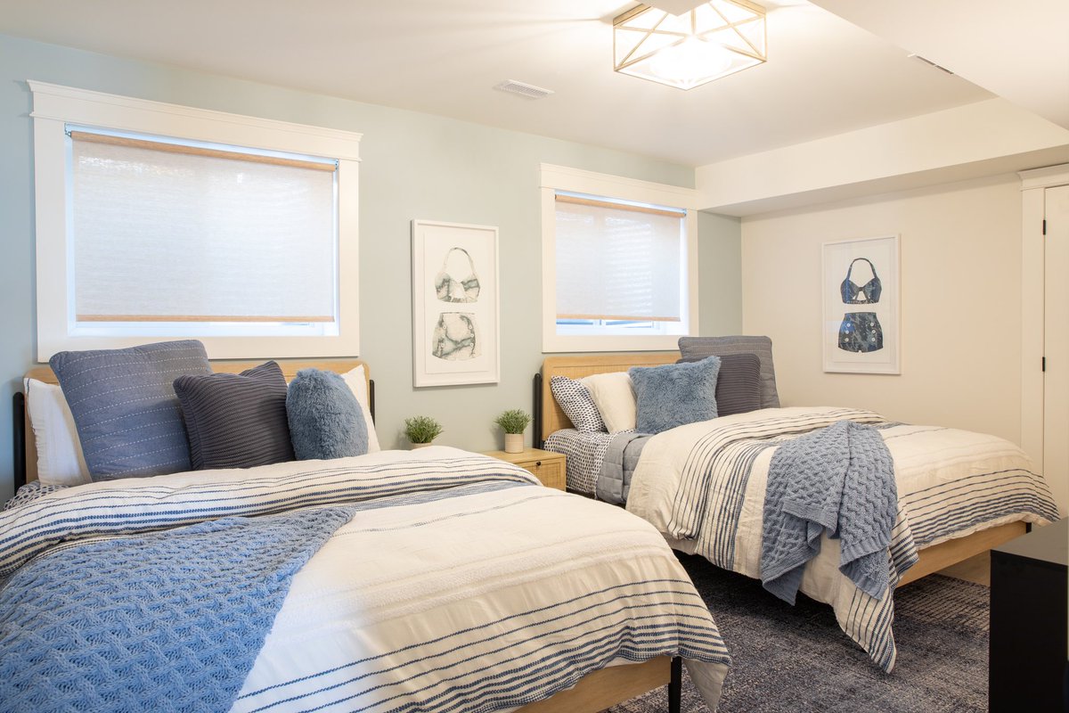 Angela Jones of Lakeshore Designs loves to add multiple duvets and quilts to the beds for ultimate comfort as you drift off to dreamland. It’s your time to dream at the Early Bird Cottage—get your tickets before midnight tonight! 🛏️ 🌙