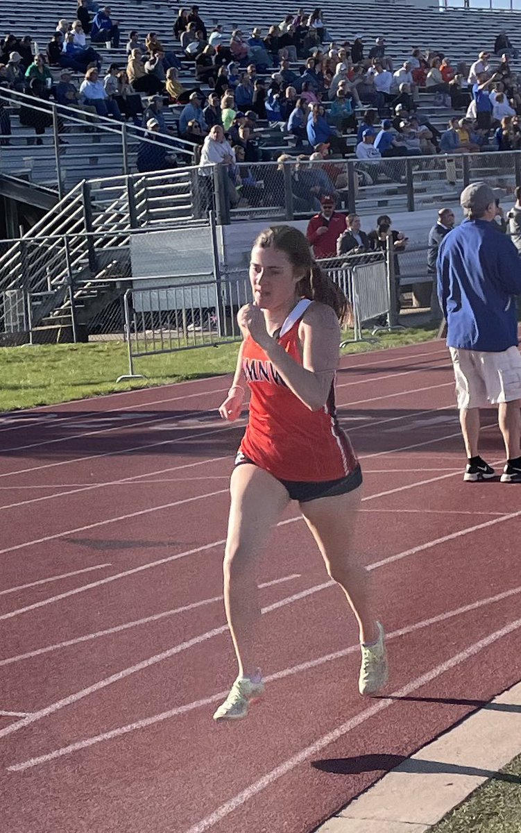 Lydia Davis placed 3rd in the 1600m with a time of 5:31.62!