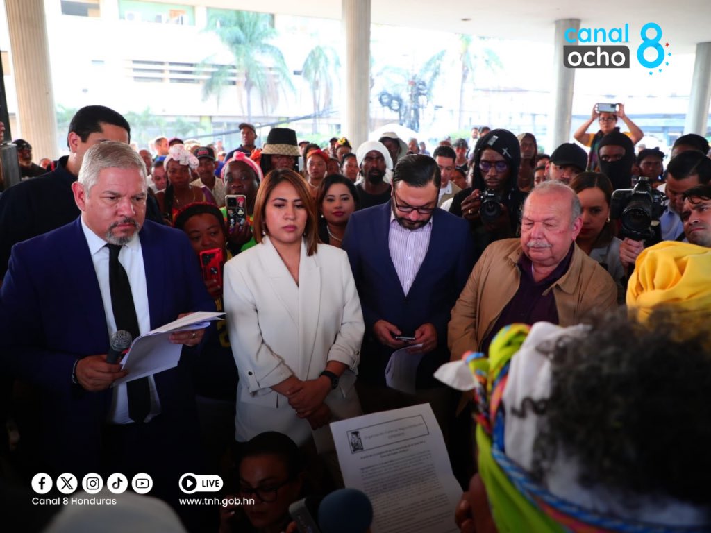 #C8Noticias |📌 Por instrucciones la Presidenta @XiomaraCastroZ, este viernes se instaló junto a la Organización Fraternal Negra Hondureña (@ofraneh), la Comisión Intersectorial de Alto Nivel para el cumplimiento de las sentencias emitidas por la Corte Interamericana de Derechos…