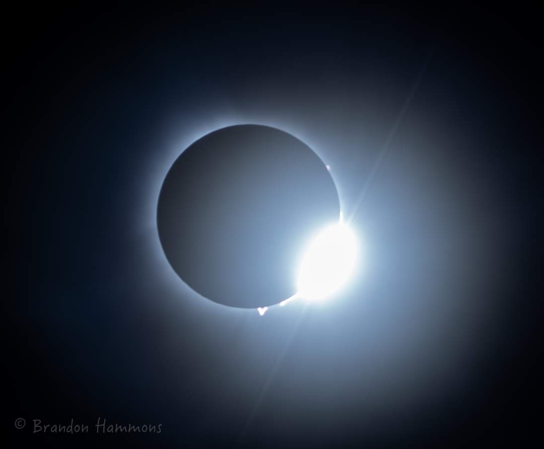 BrandonH1224's tweet image. A little behind on posting this, but here&apos;s a few of my shots and video from the total solar eclipse this past Monday. Still getting over the euphoria of that day! (Marshall, AR) #SolarEclipse #totaleclipse #totality #wxtwitter #Arkansas #space @NWSLittleRock #nature #astronomy