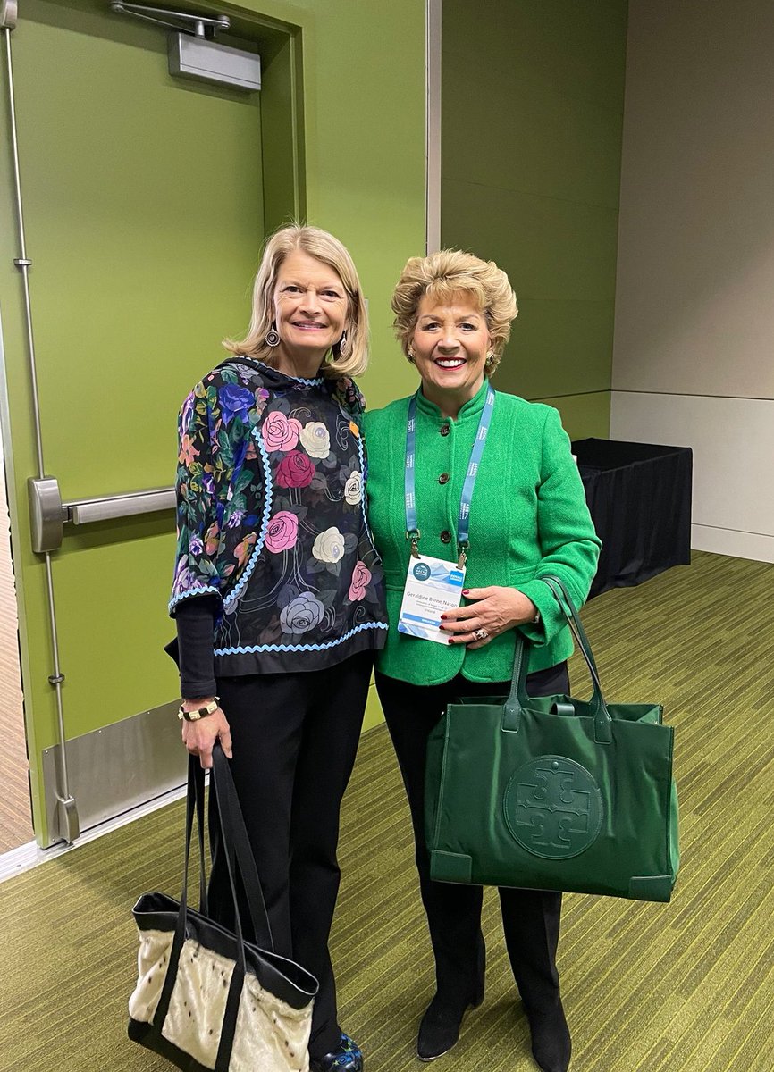 Inspired by the wisdom of Sen. @lisamurkowski this afternoon: a powerful advocate for her native Alaska and a wise internationalist but also a proud Irish American!

🇺🇸 ☘️🇮🇪