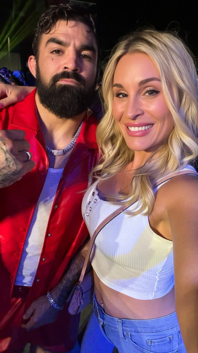Ringside with THE @PlatinumPerry at #BKFCClearwater 👊