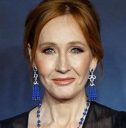 OliLondonTV's tweet image. Do you stand with JK Rowling or Daniel Radcliffe? 

👩🏻‍🦰 JK Rowling Supports: 

• Women’s Rights 
• Women Only Spaces 
• Protecting Kids 

🧙🏻‍♂️Daniel Radcliffe Supports: 

•  Men using women’s spaces 
•  Kids being Transitioned 
• Believes ‘Transgender Women are Women.’