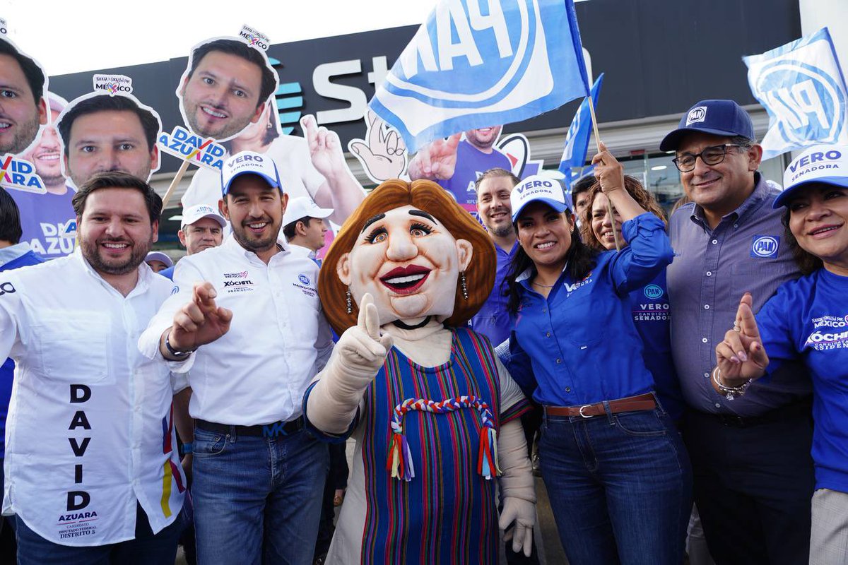 AccionNacional's tweet photo. ¡Vamos a pintar todo #SanLuisPotosí de azul!

¡Vamos a regresar la esperanza a las familias, tener buenos representantes en el Congreso y cuidar los buenos gobiernos en los municipios!

¡Vamos con todo con @VeronicaRdzSLP y @DavidAzuaraSLP! https://t.co/K2VkDhp3EN