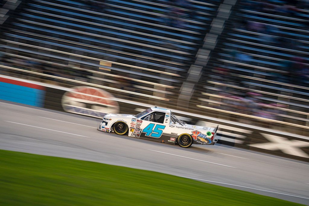 Here’s….. Johnny! @JohnnySauter has cracked into the top 10 as stage 2 ends P21 @BayleyCurrey P27 @mattmillsracing #TeamChevy | #SpeedyCash250