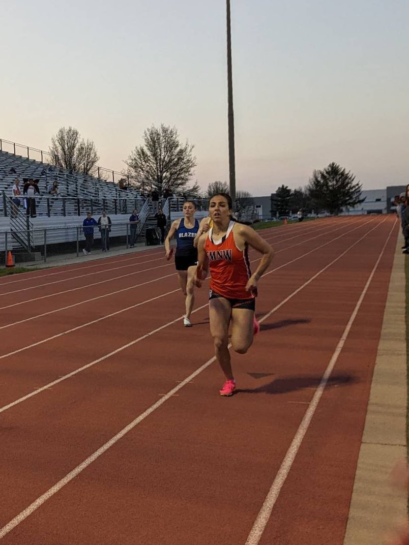 Girls 4x400m placed 3rd with a time of 4:12.90!