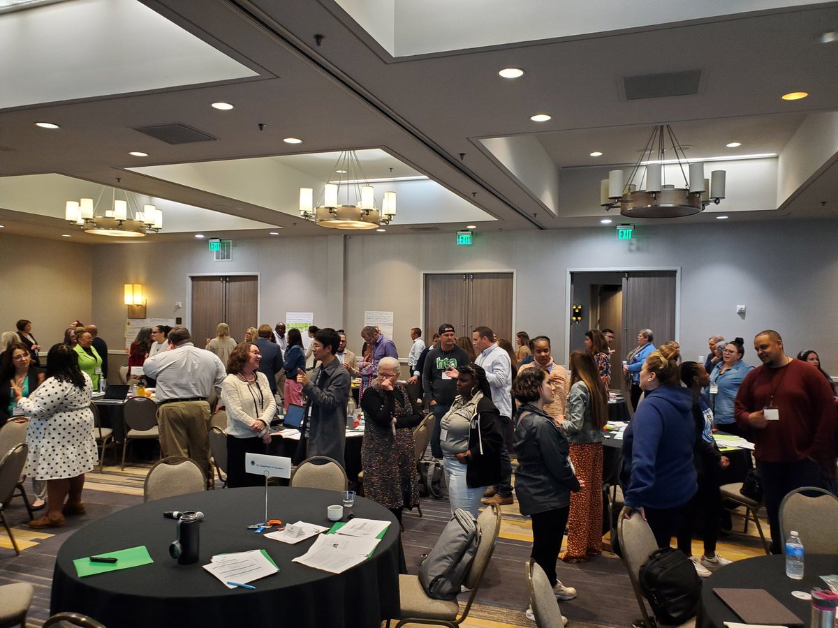 Day 1 wraps up with speed networking - time to meet new folx and make connections! #teachtolead