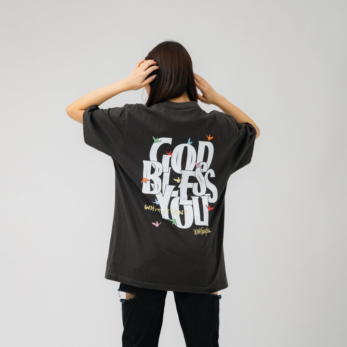 BARNEYS_JAPAN's tweet photo. POP UP STORE: MFC STORE &amp; EXAMPLE &amp; GOD BLESS YOU

オンラインストアに今回の期間限定ストア限定アイテムのTシャツ2型が登場。リンクからチェック！

https://t.co/fdiB98Goze

#DJSODA #OVERPRINT #COTOH #TOMMYGUERRERO #MARKGONZALES #BARNEYSNEWYORK #バーニーズニューヨーク https://t.co/jRYBxEEisG