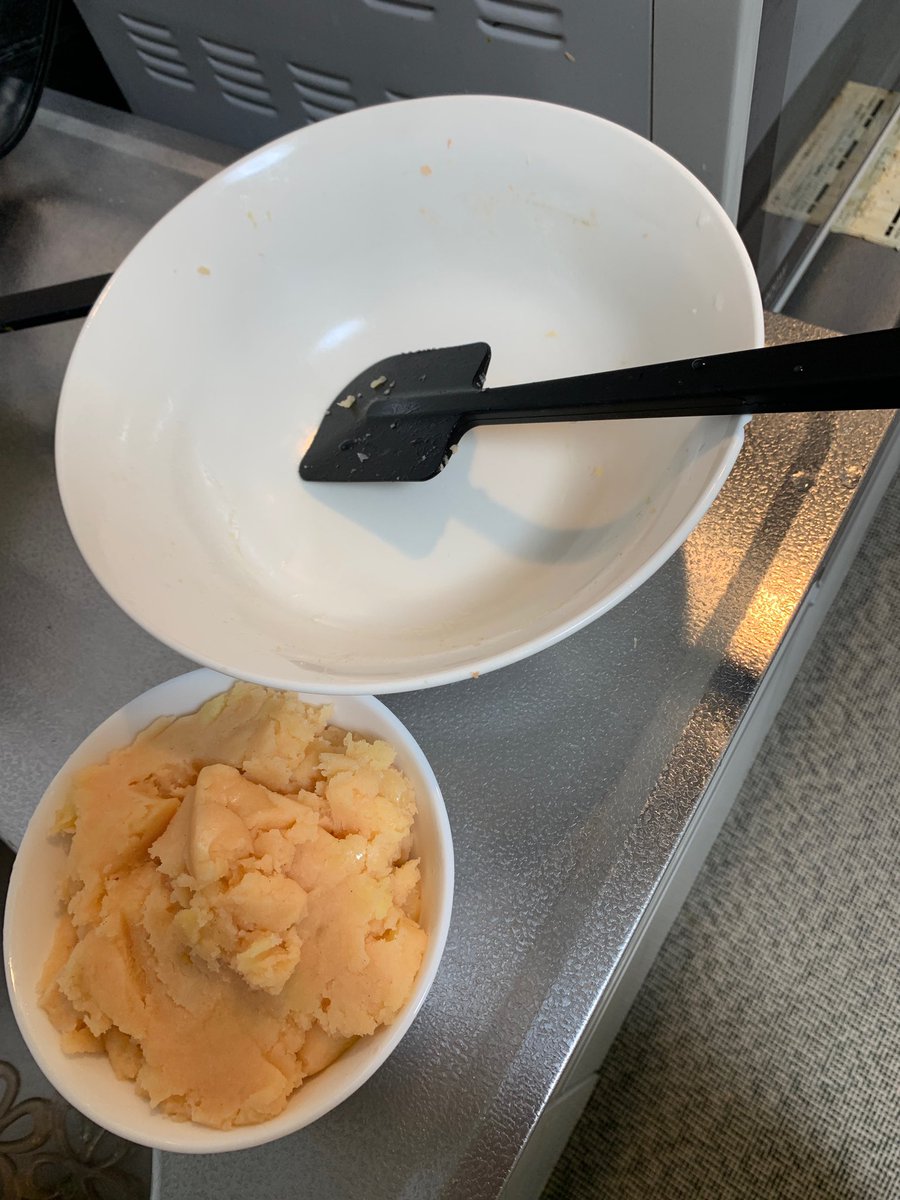 maachannari's tweet photo. ご無沙汰しておりまーす😄
無印良品のシリコンスパチュラ良いですねぇ！
こないだはタラモサラダ作ったんですけど、めっちゃ便利でしたー！
耐熱性も高いので、鍋でも使いやすいです！ https://t.co/Up8YNEFGOz