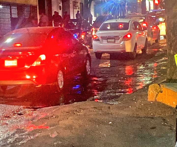 @SacmexCDMX <a href="/TlalpanAl/">Alcaldía Tlalpan</a> <a href="/GobCDMX/">Gobierno de la Ciudad de México</a> <a href="/martibatres/">Martí Batres</a> <a href="/CopacoSUX/">COPACO de la Colonia Santa Úrsula Xitla</a> vecinos reportan una fuga más de las tantas que siguen sin ser atendidas por la alcaldia, CALLE SANTA URSULA ENTRE LIMANTITLA E INSURGENTES POR PATIO TLALPAN,COL STA URSULA XITLA,CP 14420 <a href="/TlalpanVecinos/">Tlalpan Vecinos</a> <a href="/elsoldelomas/">El Sol de Lomas</a>