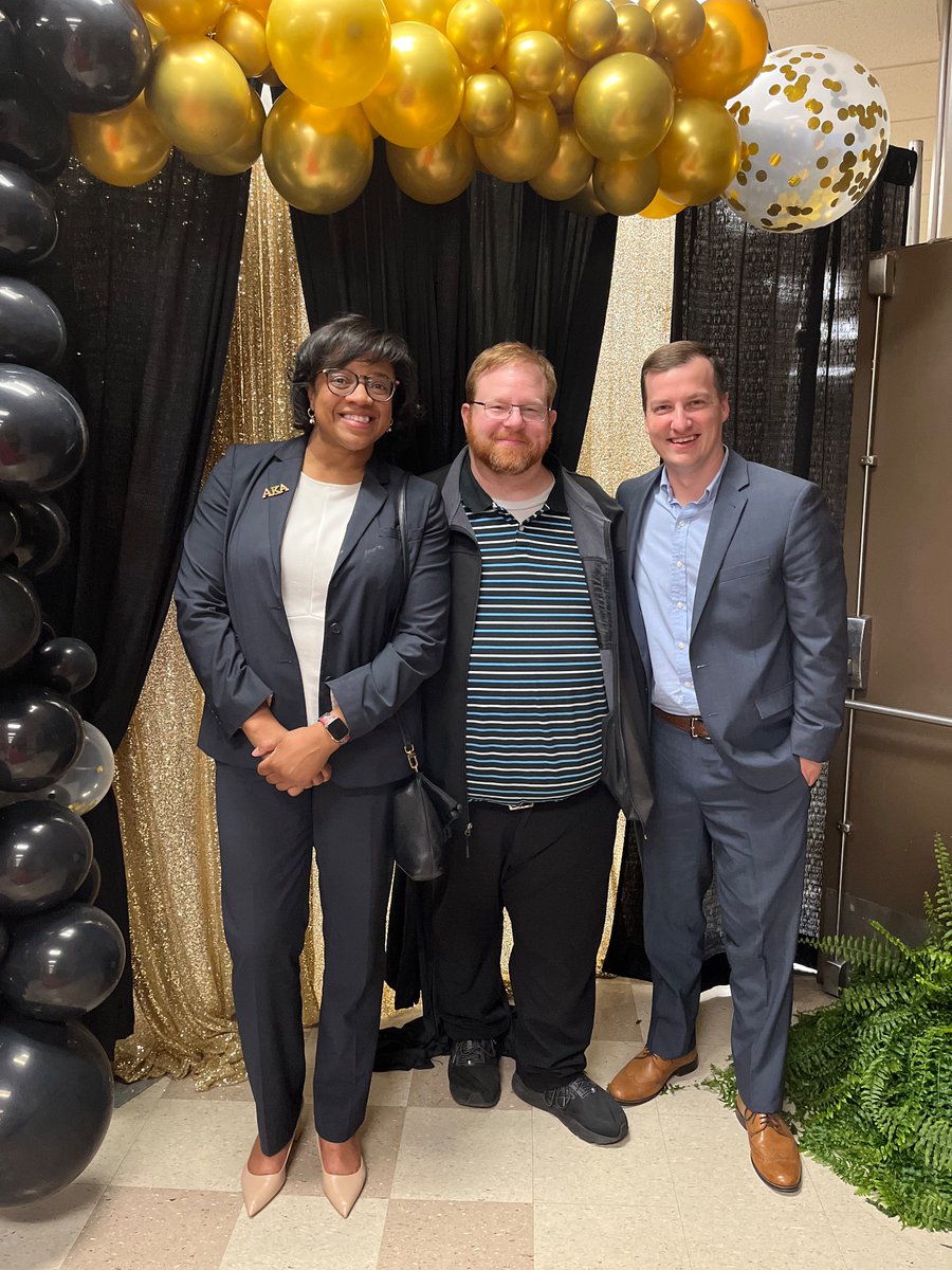 JCM_ECH's tweet photo. Congratulations to our very own Dr. Nathaniel Lewis for winning the first ever Core Values Award at the Jackson Madison Athletic Champions Awards Ceremony! #ECHfamily #BestintheWest #JMCSS #BBAM https://t.co/P4KWL34Xw6