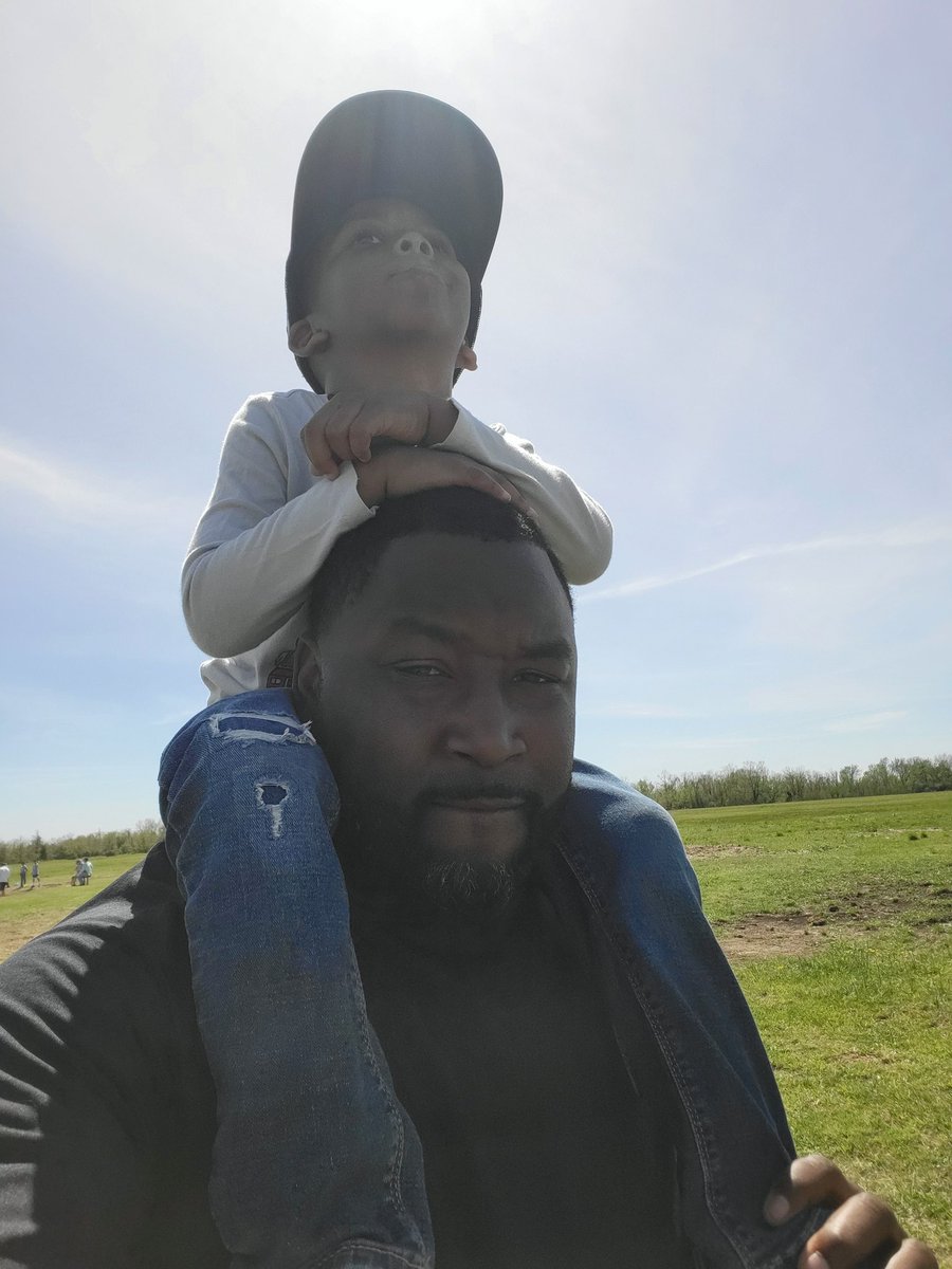 JavarrisWill30's tweet photo. There is nothing more important than family! I'm dedicated to my craft, but when my son asks me to hang out, I shut it down. I've spent years pouring into athletes and have had very solid success. My kids will feel the same support, if not more! #Autism #DaddyMode #FamilyFirst https://t.co/J6Mjh8Ie37