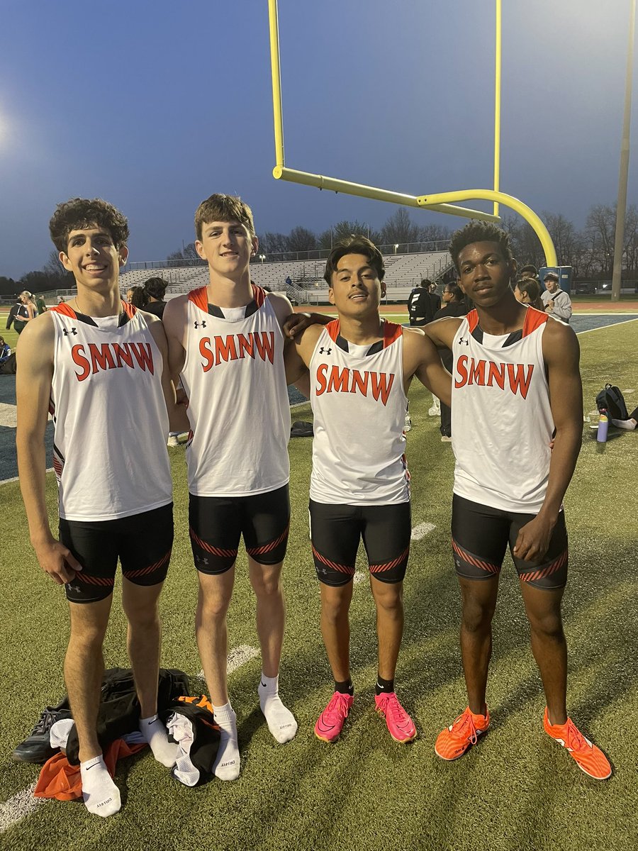 Boys 4x400m placed 2nd with a time of 3:27.88!