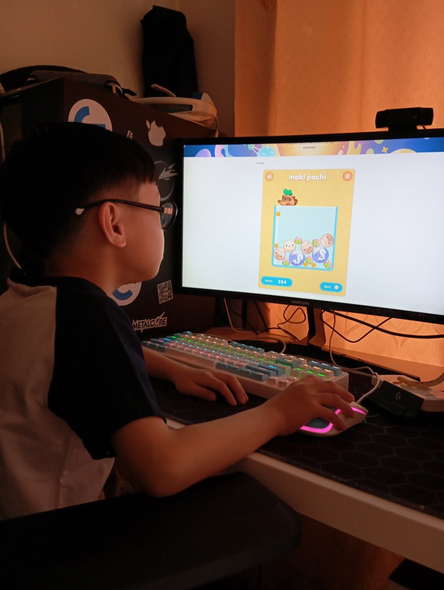 Onboarding the next generation of gamers! My kiddo is helping me with my daily @Moku_HQ Moki Pochi quest!