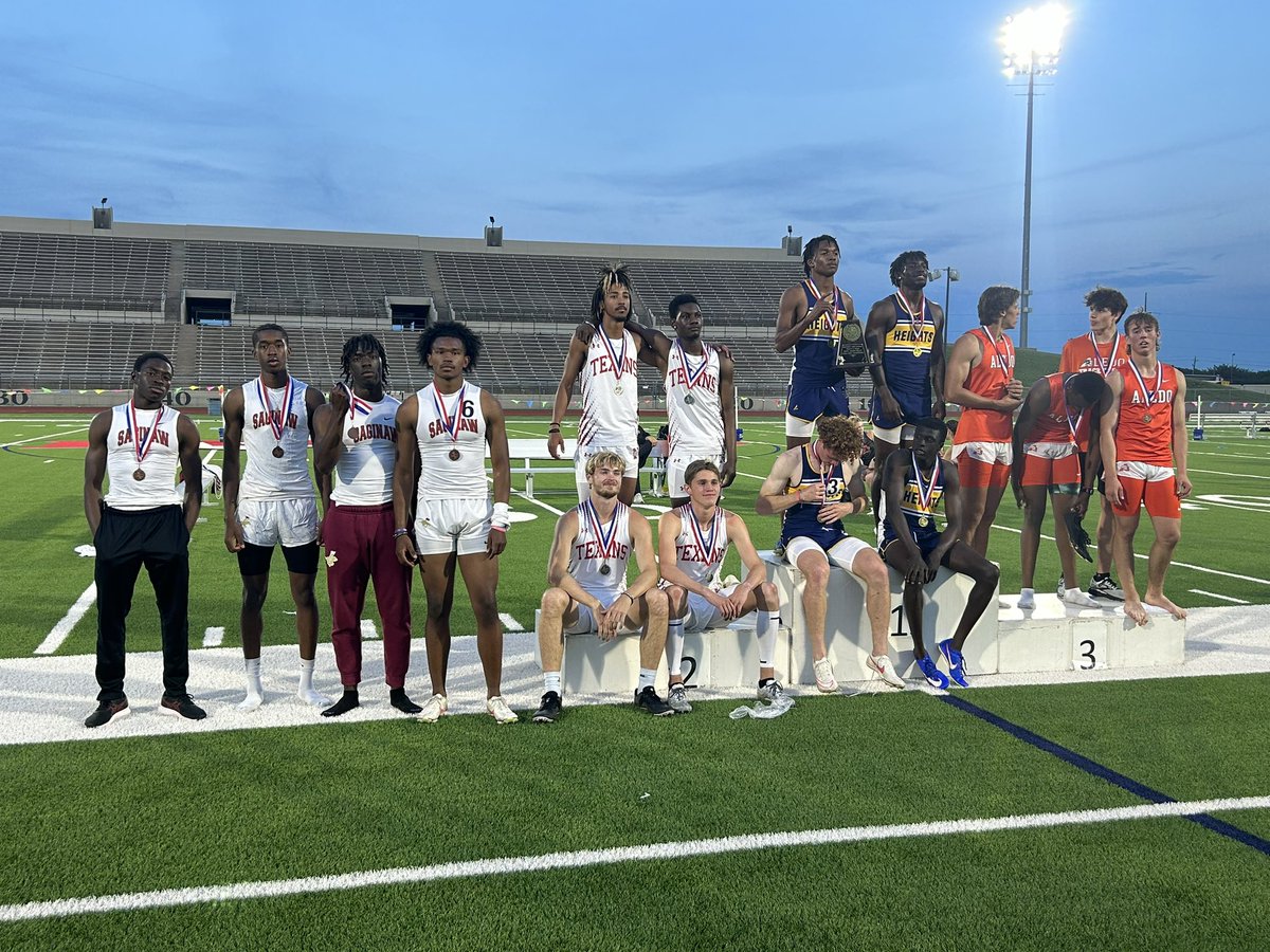 Boys 1600M relay advances to regionals with a season best! Hub city, here we come!! @DariusThomass @PaulBarasa04 @jroseberry23 #Eastside