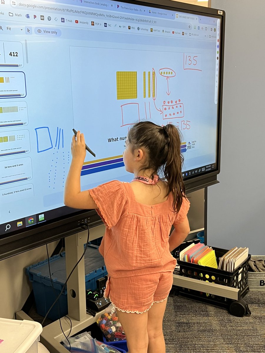 YeaBeck2's tweet photo. I have some smart cookies 🍪 in 2nd grade!! Representing Base 10 Numbers in different ways!👍 
#TogetherWeSwarm @CyFairYeager @cfisdmath 
@tylerhartCyFair https://t.co/R4lKwLSn2s