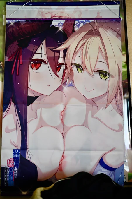 異世界謳歌のタペストリーが大量に届いたとてもありがたい 