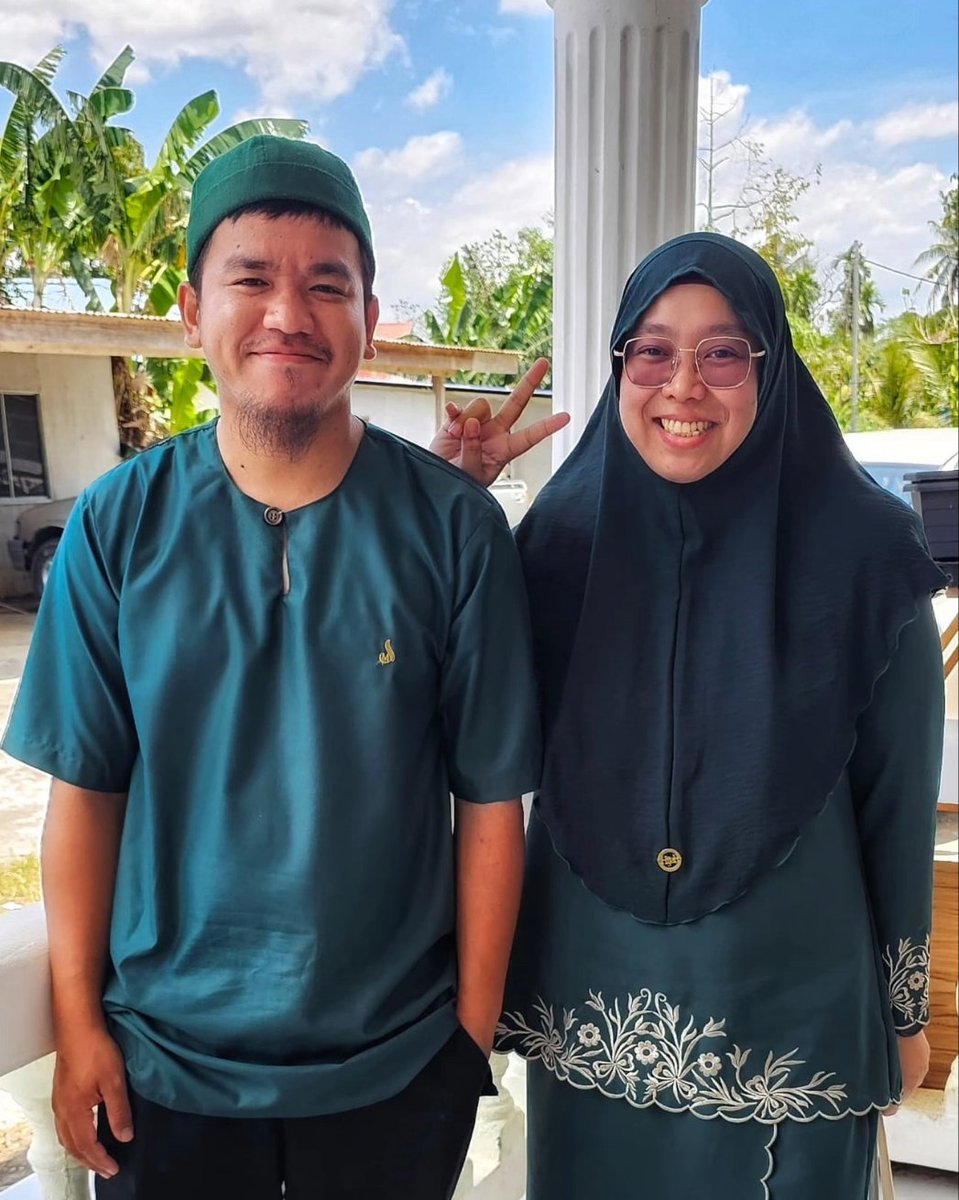 Tahun ini kali pertama raya berdua.
We met in November 2023.
Taaruf via WhatsApp in December 2023.
Merisik January 2024.
Tunang February 2024.
Nikah Mac 2024.
And soon... Sanding April 2024. 

Eid Mubarak peeps. ❤️