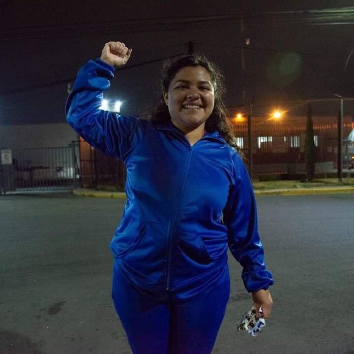 We’re happy to announce Roxana Ruiz has won her latest injunction in court bringing us one step closer to justice. In 2021, Roxana killed her rapist in self-defense but was still put in jail & originally sentenced to 6 years in prison. 💜 🖤🔥✊🏿🧵1/2📸:@SuenaDignidad