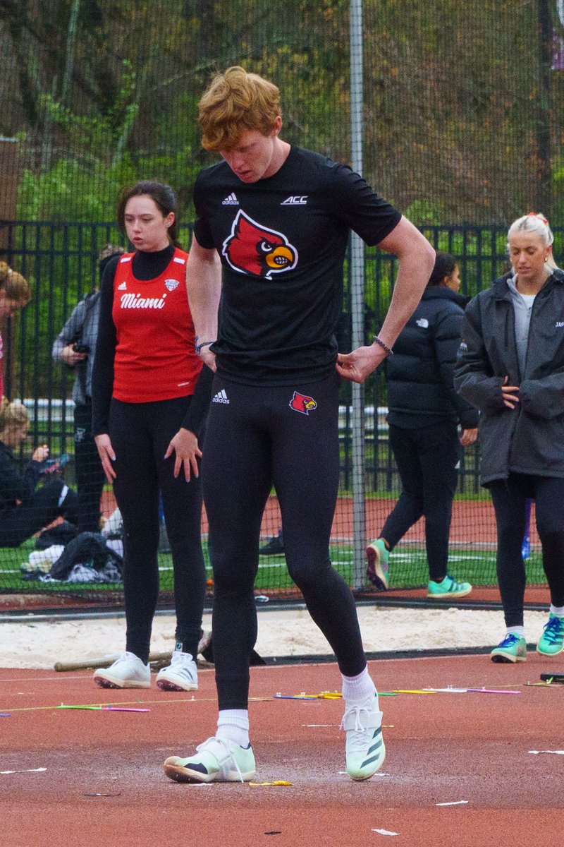 Dominic Lowe moves into the top-10 all time in Louisville history in the men's decathlon with a total of 5,720 points 🤩

#GoCards