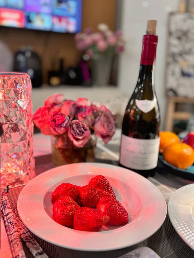 Wine, food, beautiful women~