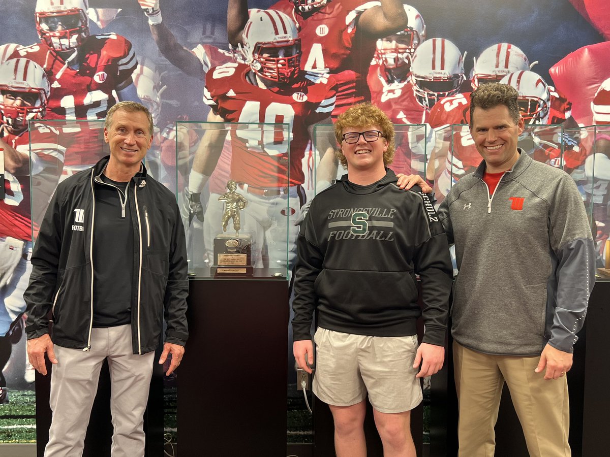 Thank you @JimCollins_FB and @cdavie51 for the invite and great visit today with @WittFootball! I am excited to receive an offer to play at Wittenberg! @rocanthony_ @JasonTrusnik @EricKush64 @Strongsville_FB #TigerUp