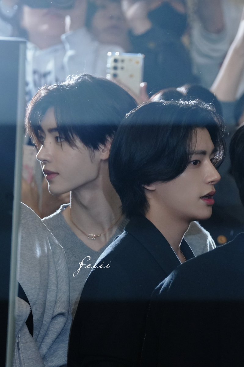 jaeyuntohoon's tweet photo. These photos of JAKEHOON, please 😭 It’s like they’re for a movie or drama poster 😭😭😭 It’s always Jakehoon with these kinds of photos and not to mention their side profiles 😭 https://t.co/F0umcmC5FJ