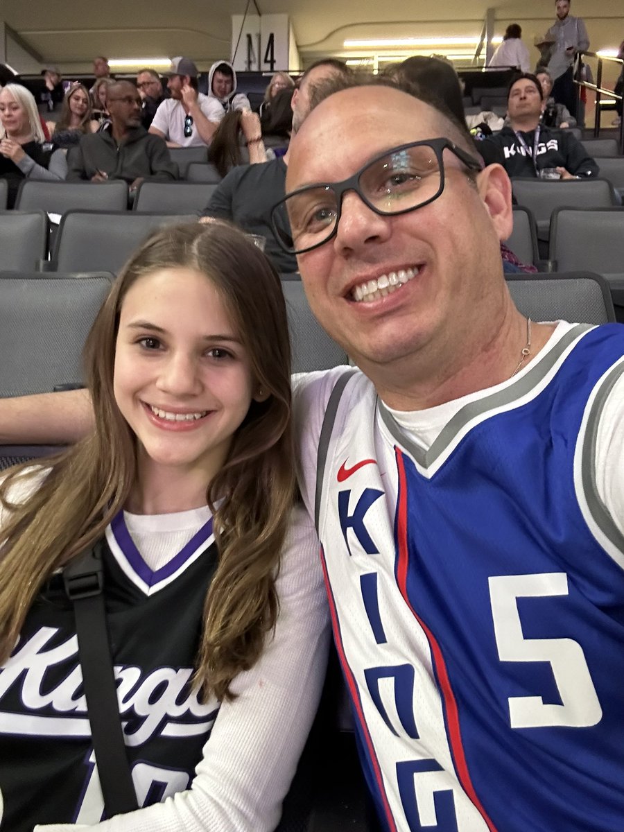 Guzzerj530's tweet photo. Tonight the Kings need to beat the Suns and #LightTheBeam Let’s go Kings!! https://t.co/NhNyFdxu15
