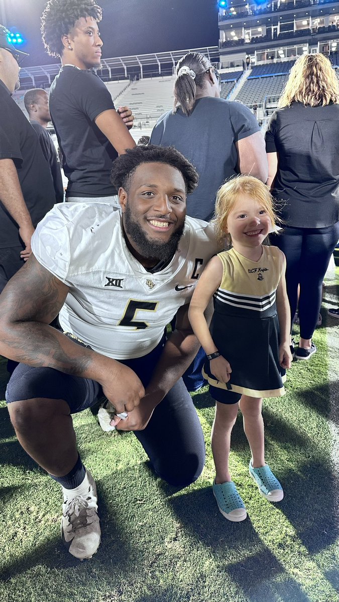 Always good to support our student athletes at @UCFKnights and let the kids in on the fun. @bjthegoat_2 @55problems__ @RIckyBarber75