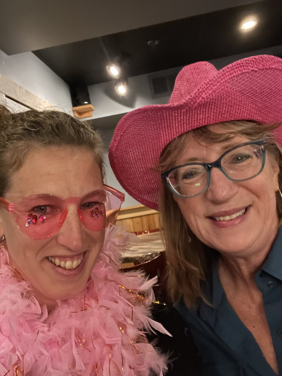 Kwilley929's tweet photo. @RandyRainbow  @jeanniebead @BackStagePub  come join us for drinks!! https://t.co/rH1R7Gqsc1
