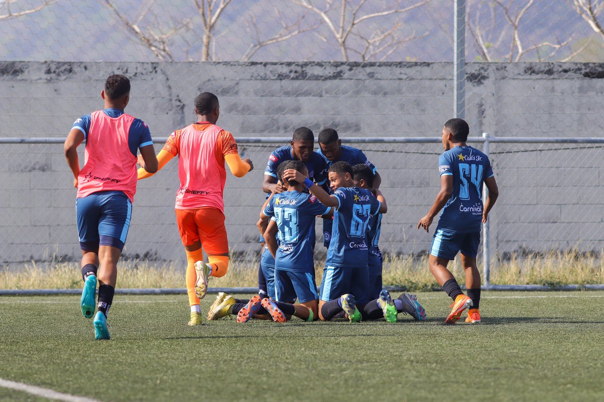 e_gabriel15's tweet photo. “Que no iba a volver más nunca”😀 https://t.co/70CEMRHAfw