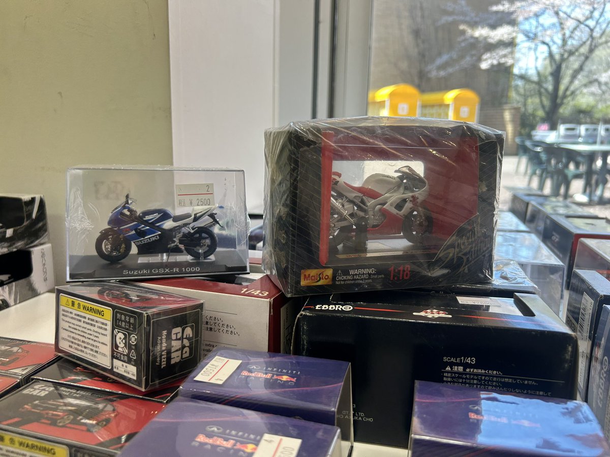 nyanba_youka's tweet image. 今回のもてぎは怪我で欠場されている #渡辺一馬 選手のクリアファイルとステッカーを #KENTEX さんのお店で見つけました(＊｀ω´)ゞ

早く良くなりますように！！！

#JRR #ST1000 

私も使ってるバイク乗り用時計「MOTO-R」やバイクのおもちゃもありました👀✨

涼しいので遊びに行ってみて下さい！