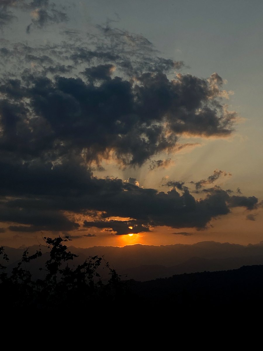 Julieeeette_'s tweet photo. Quiero atardecer contigo 🤎 https://t.co/YsT3xXjwrE