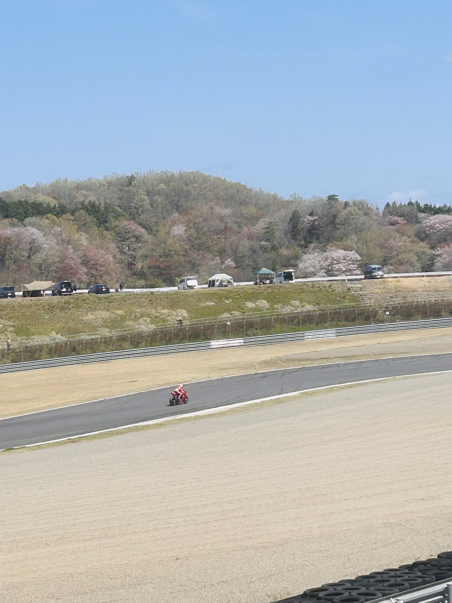 バイクで来ると場内ウロウロできるの楽しい🏍️
#トライアンフ #ボンネビルT100
#JRR #MFJ #全日本ロードレース選手権
#motegi_official