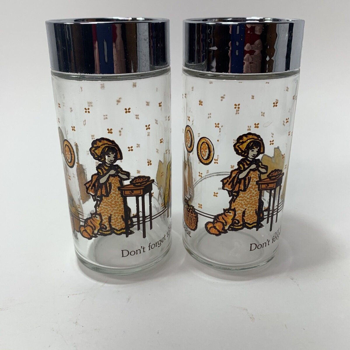 Vintage Anchor Hocking Glass Hollie Hobbie Salt & Pepper Shakers Made In The USA From 1980 #vintage #salt #pepper #madeintheusa #glass twooldsoulsinc.etsy.com/listing/157382…