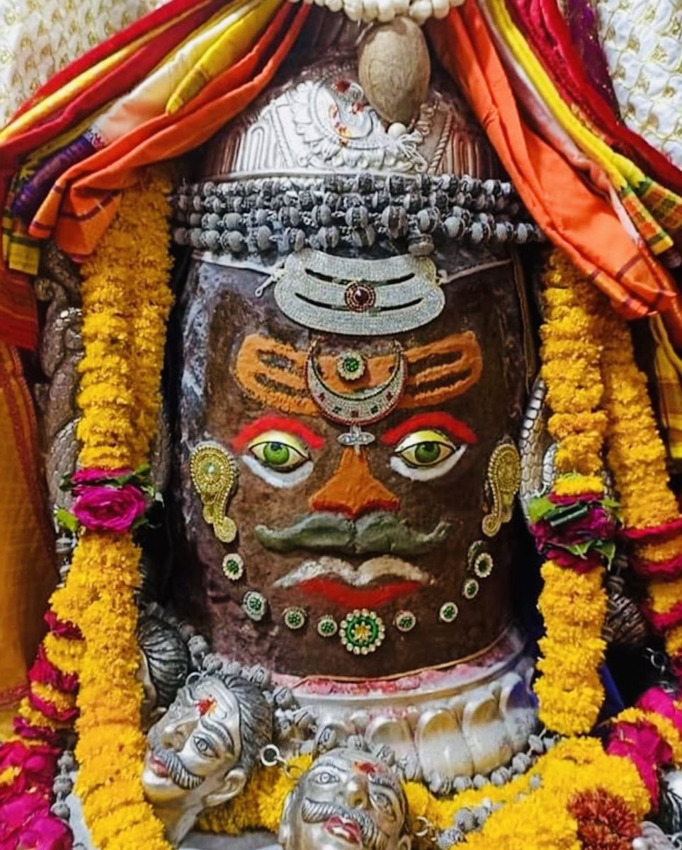 जय श्री महाकाल ❤️ 🕉️🙏 दिनांक  13-04-2024 ( शनिवार ) को ज्योतिर्लिङ्ग  श्री महाकालेश्वर जी का प्रातः 04:00 बजे भस्मआरती श्रृंगार दर्शन।