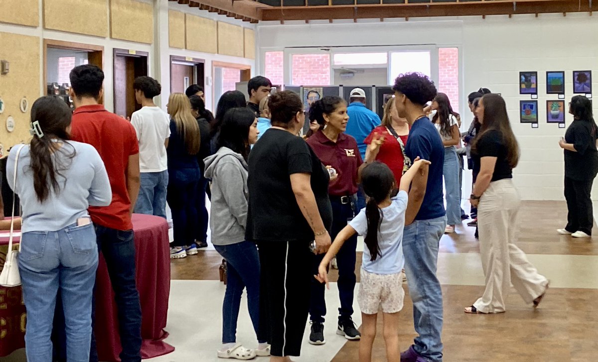 tudon26's tweet photo. There were over 240 people in attendance today at the @LosFresnosCISD Student Art Expo!🙌🏼👏🏼👏🏼 The pieces were truly fascinating!🤩 Thank you to all who attended!! @LMMSPatriots @LFUnited @losfresnoshigh @resaca_gators @LosCuatesMS #LFFalconArtists https://t.co/t1qSdntCeQ