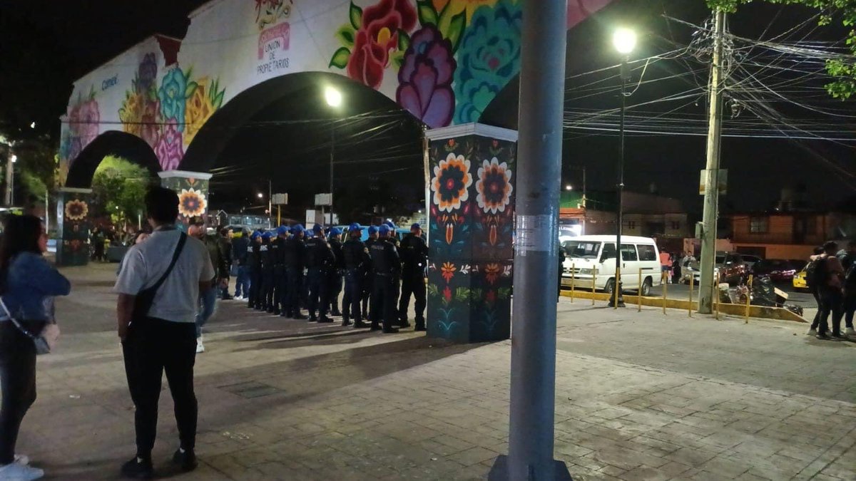 Se mantiene la numerosa movilización policíaca en Nativitas, #Xochimilco.