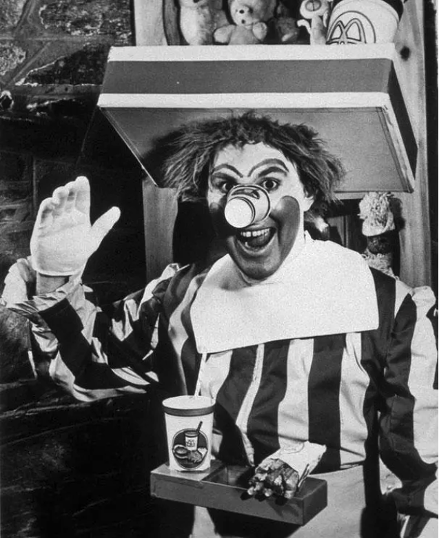 Here comes the clown to offer you food. Do you accept? 😲