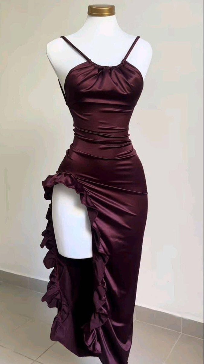 hearthfirearts's tweet photo. This dressssss!😮‍💨🖤 https://t.co/4prPvZcJbr