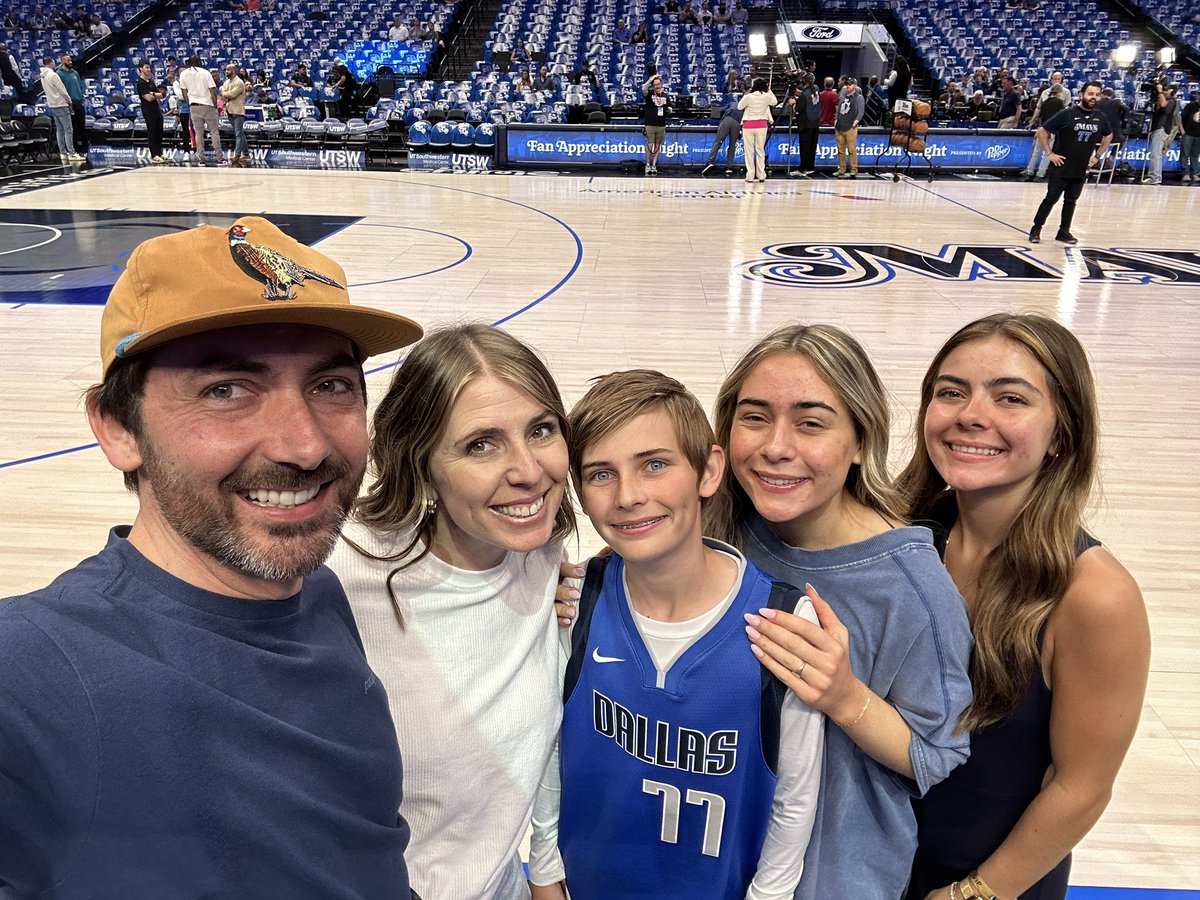 Awesome time w/family at @dallasmavs vs @DetroitPistons ! Looking for a comeback- still time. Go Mavs!