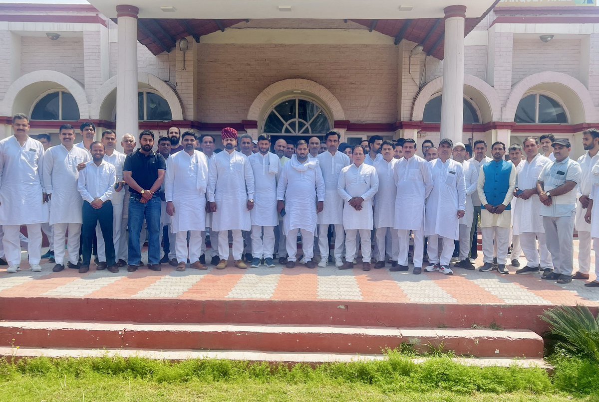 ranveerrana111's tweet photo. कैथल कोयल कॉम्प्लेक्स में सर्वहित पार्टी व INLD पार्टी की संयुक्त प्रेस कांफ्रेंस हुई । जिसमें सर्वहित पार्टी द्वारा आगामी लोकसभा चुनाव में INLD पार्टी का समर्थन किया गया। https://t.co/wRA9wzydYz
