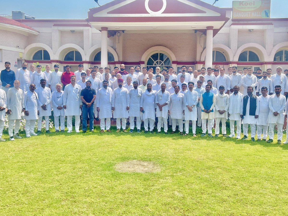 ranveerrana111's tweet photo. कैथल कोयल कॉम्प्लेक्स में सर्वहित पार्टी व INLD पार्टी की संयुक्त प्रेस कांफ्रेंस हुई । जिसमें सर्वहित पार्टी द्वारा आगामी लोकसभा चुनाव में INLD पार्टी का समर्थन किया गया। https://t.co/wRA9wzydYz