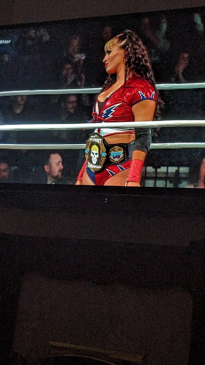 Damn, @stephdelander is letting the crowd in Selkirk Stadium really have it 🤯 #HER on @FiteTV